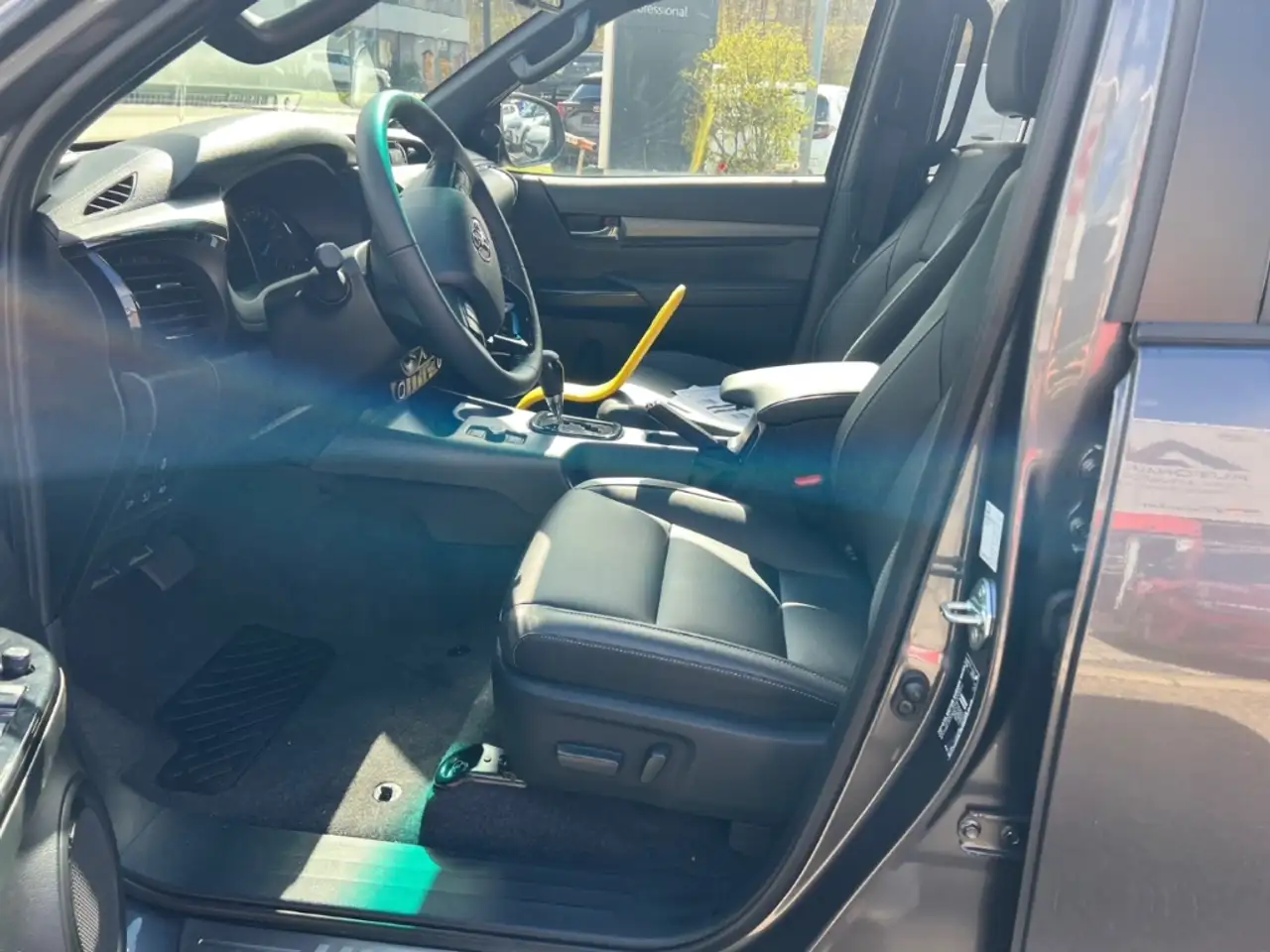Toyota Hilux Double Cab Invincible 4x4 - On Stock 11