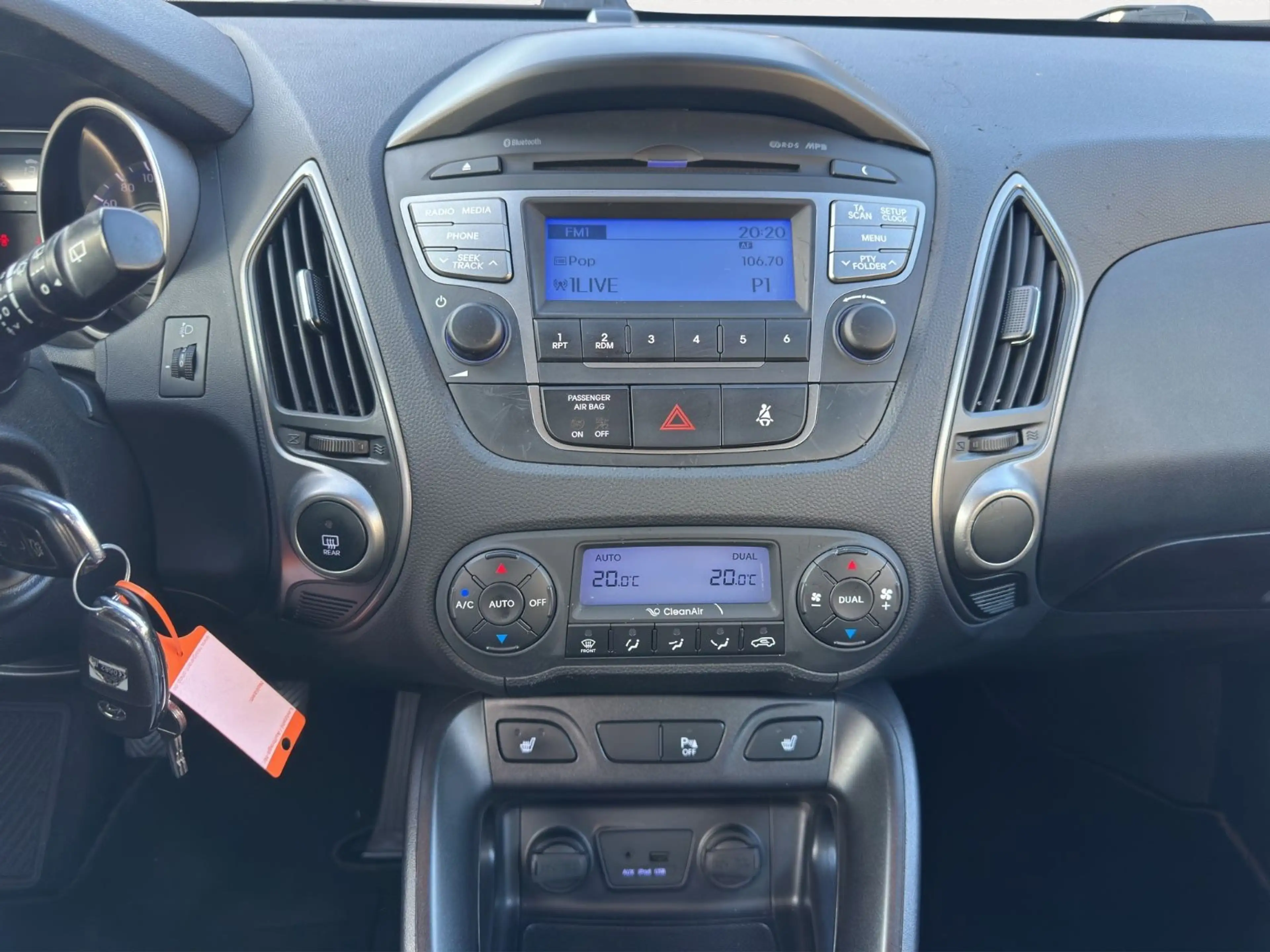 Hyundai iX35 1.6 FINALE*AHK*PDC*SITZHEIZUNG*TEILLEDER* — photo 14