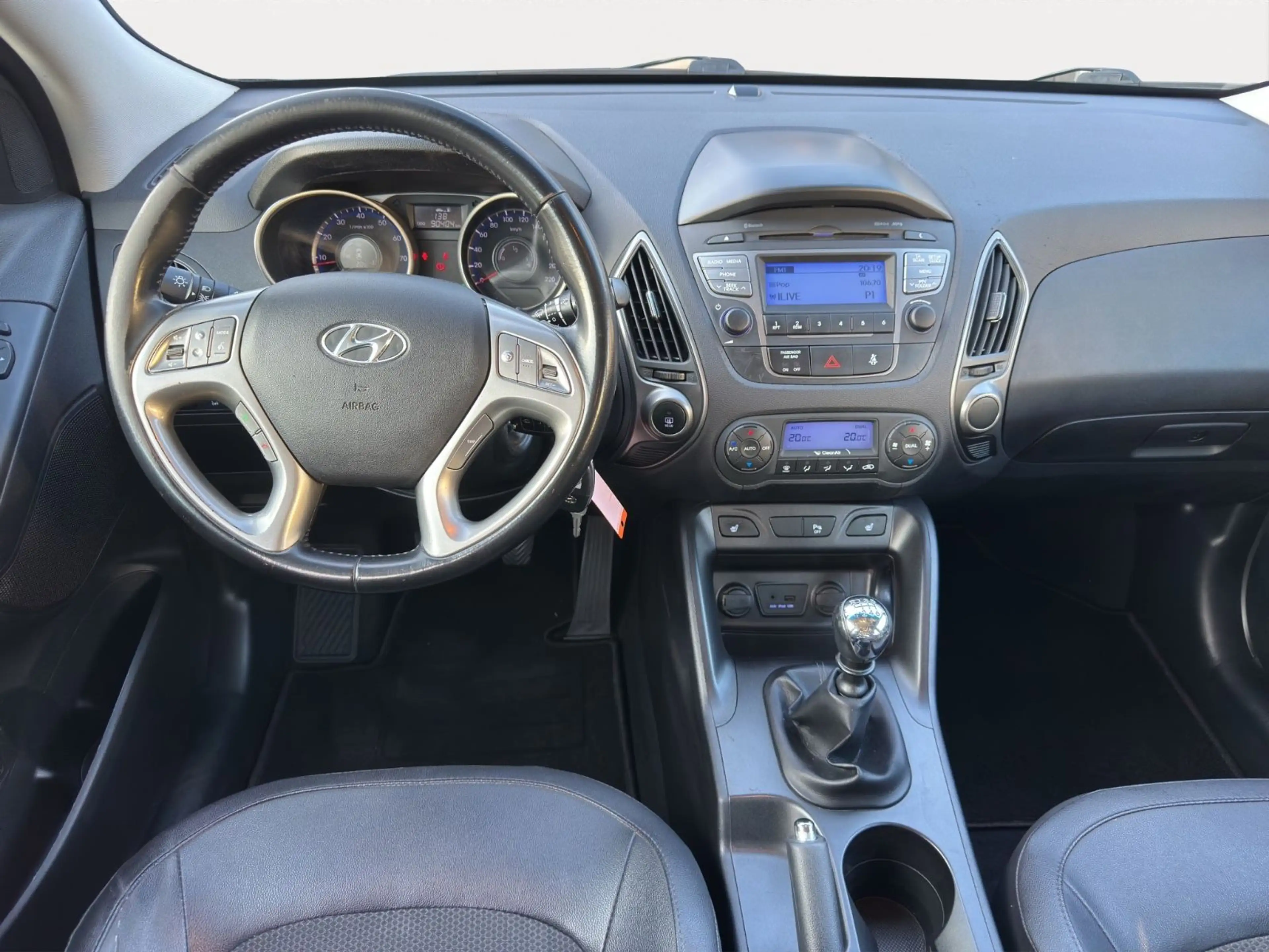 Hyundai iX35 1.6 FINALE*AHK*PDC*SITZHEIZUNG*TEILLEDER* — photo 11