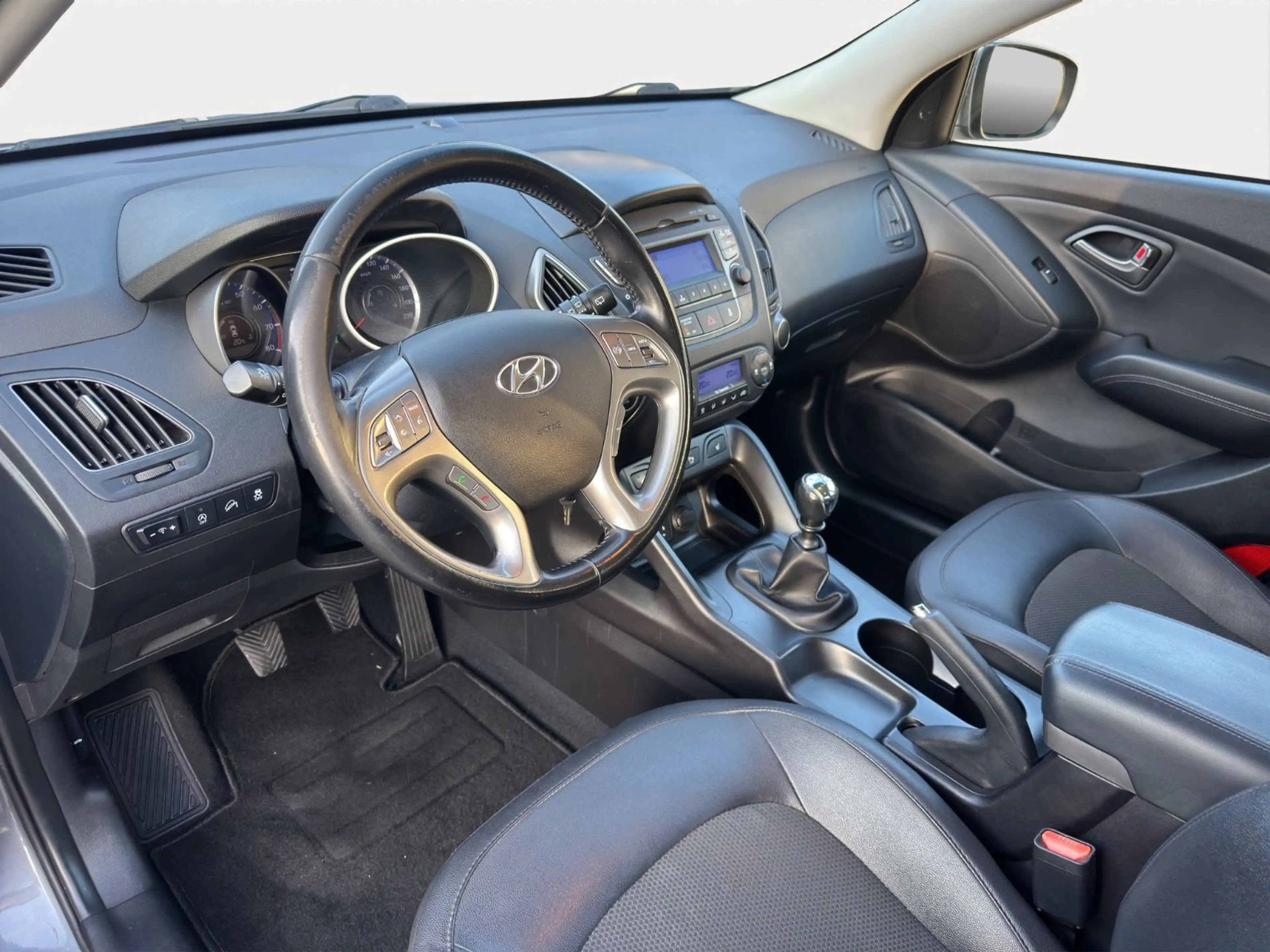 Hyundai iX35 1.6 FINALE*AHK*PDC*SITZHEIZUNG*TEILLEDER* — photo 10