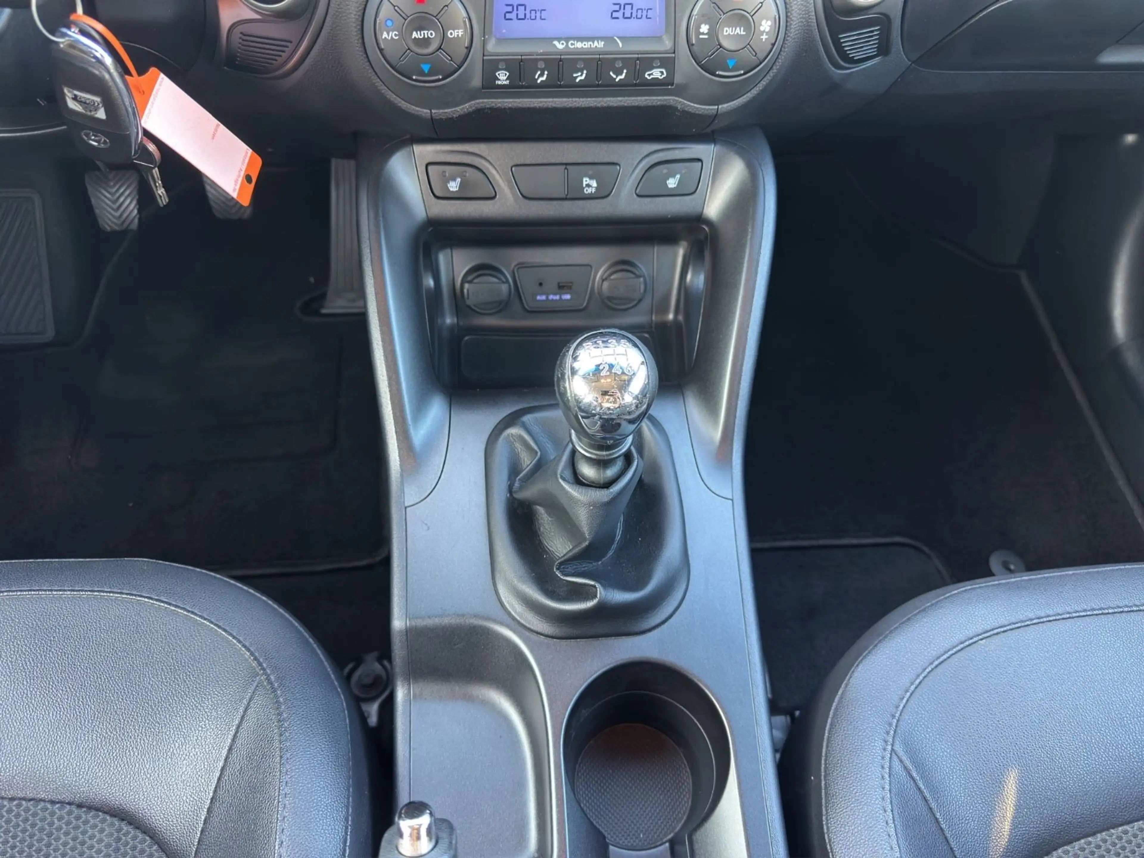 Hyundai iX35 1.6 FINALE*AHK*PDC*SITZHEIZUNG*TEILLEDER* — photo 15