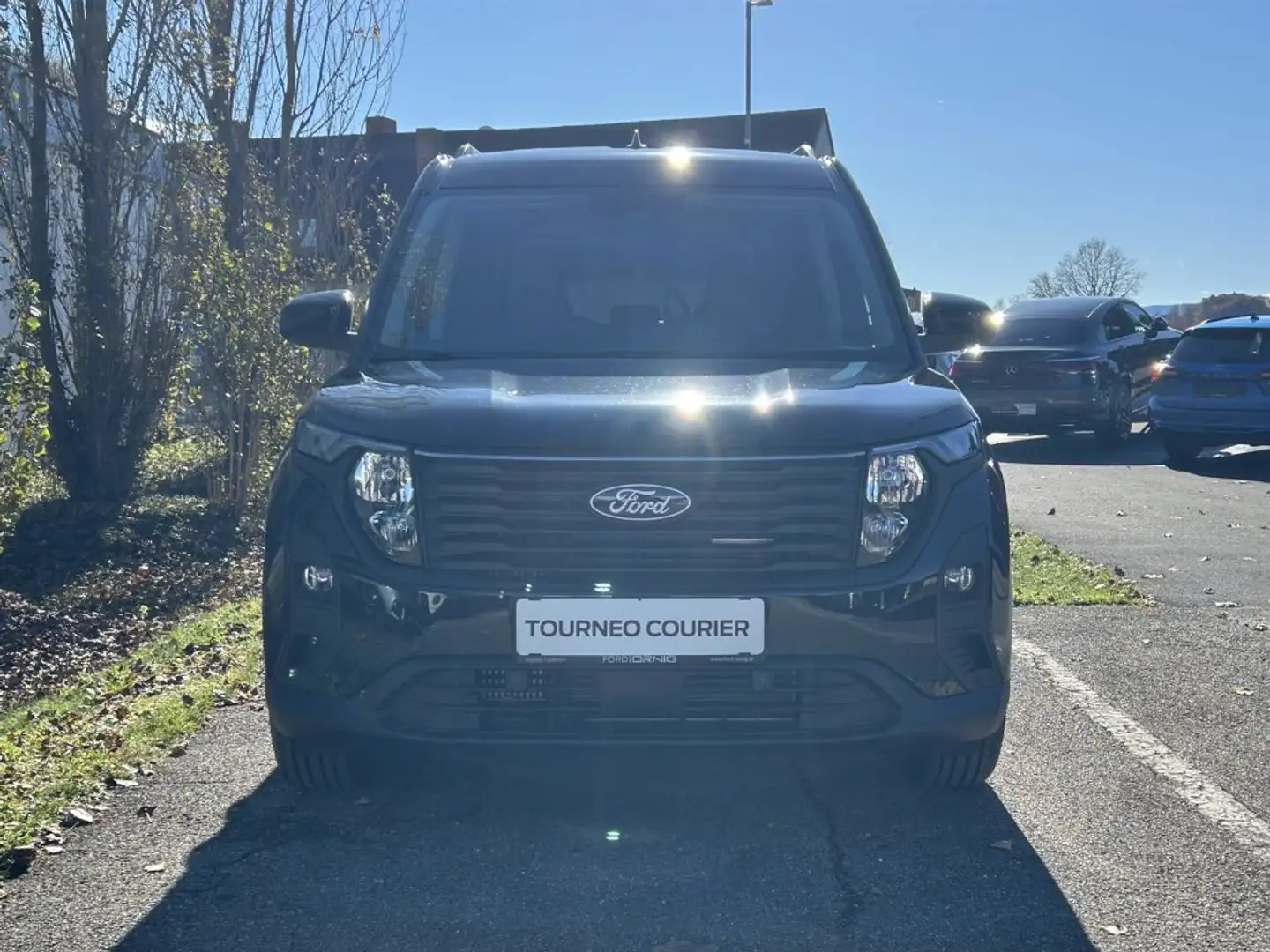 Ford Tourneo Courier Titanium 1.0EcoBoost 125PS M6 Schwarz - 2