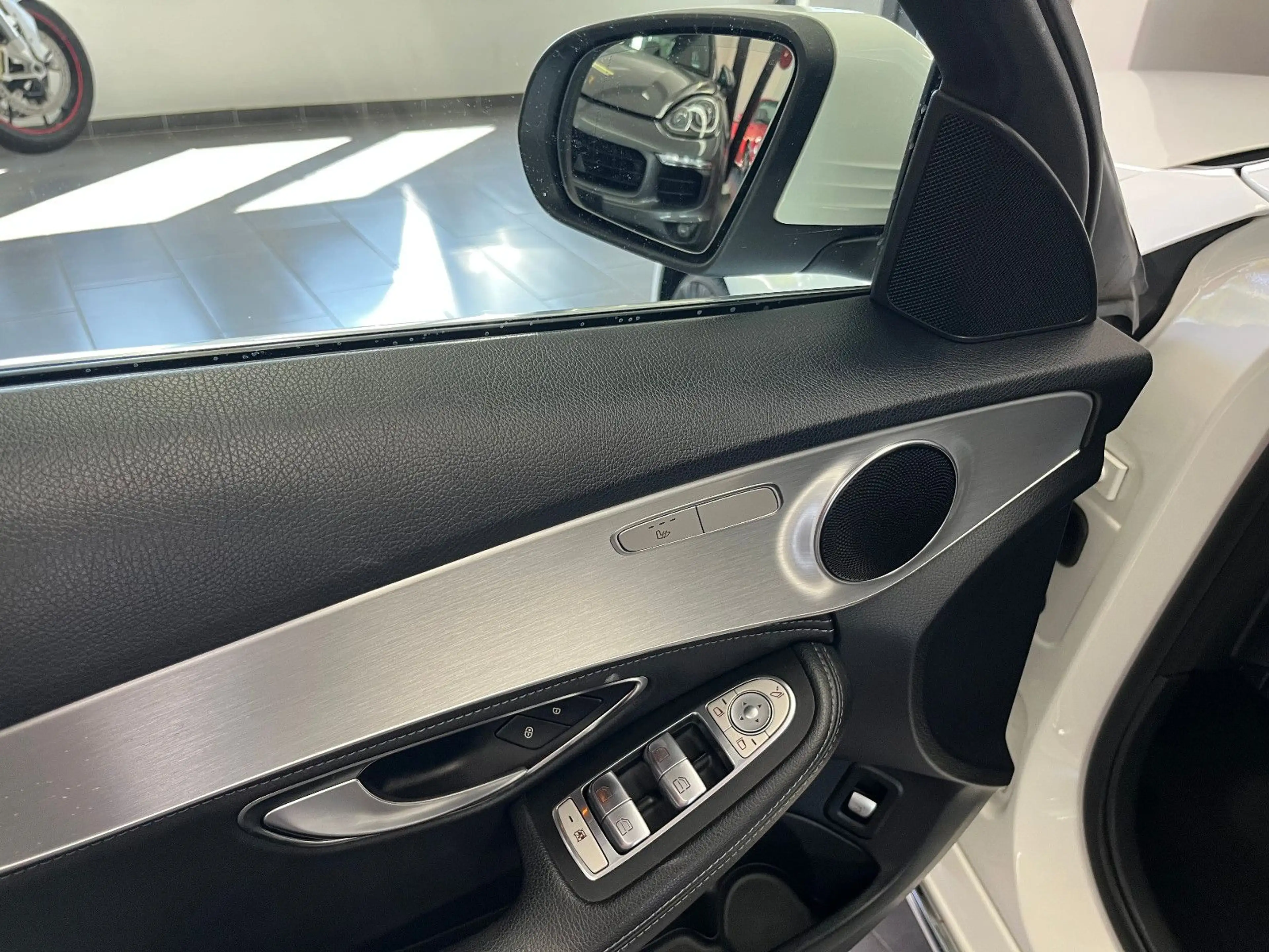 Mercedes-Benz C 180 Lim. Avantgarde Aut. Navi/LED/Totw./Spurh. — photo 6
