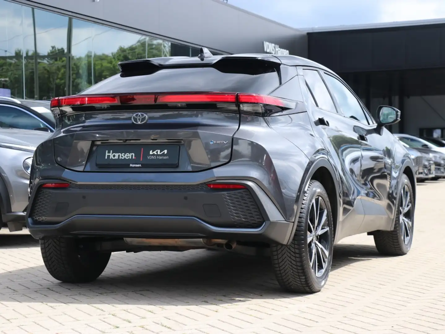 Toyota C-HR 1.8 Hybrid 140 Dynamic I Navi I Keyless I Dodehoek Grijs - 2