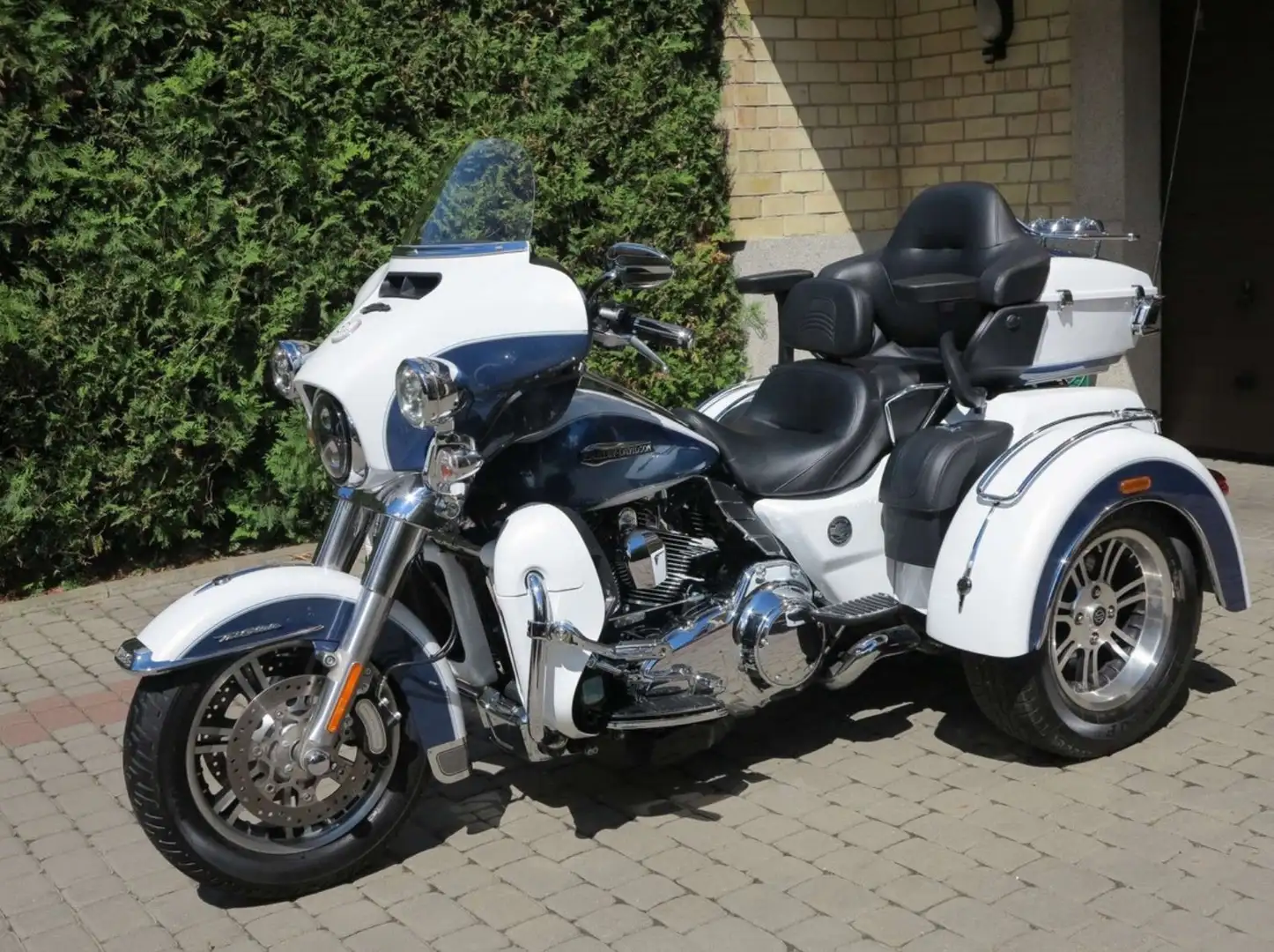 Harley-Davidson Tri Glide ULTRA Bianco - 2