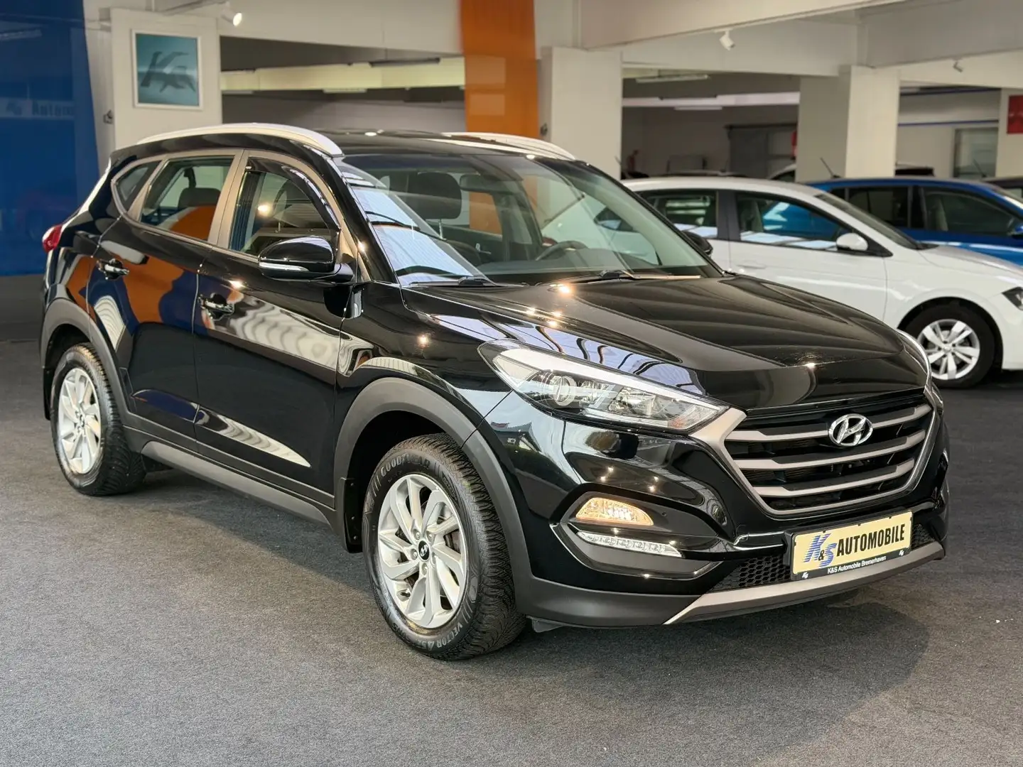 Hyundai TUCSON Trend 1.6 4WD*AHK abne.*TEMPO*SITZH* Schwarz - 1