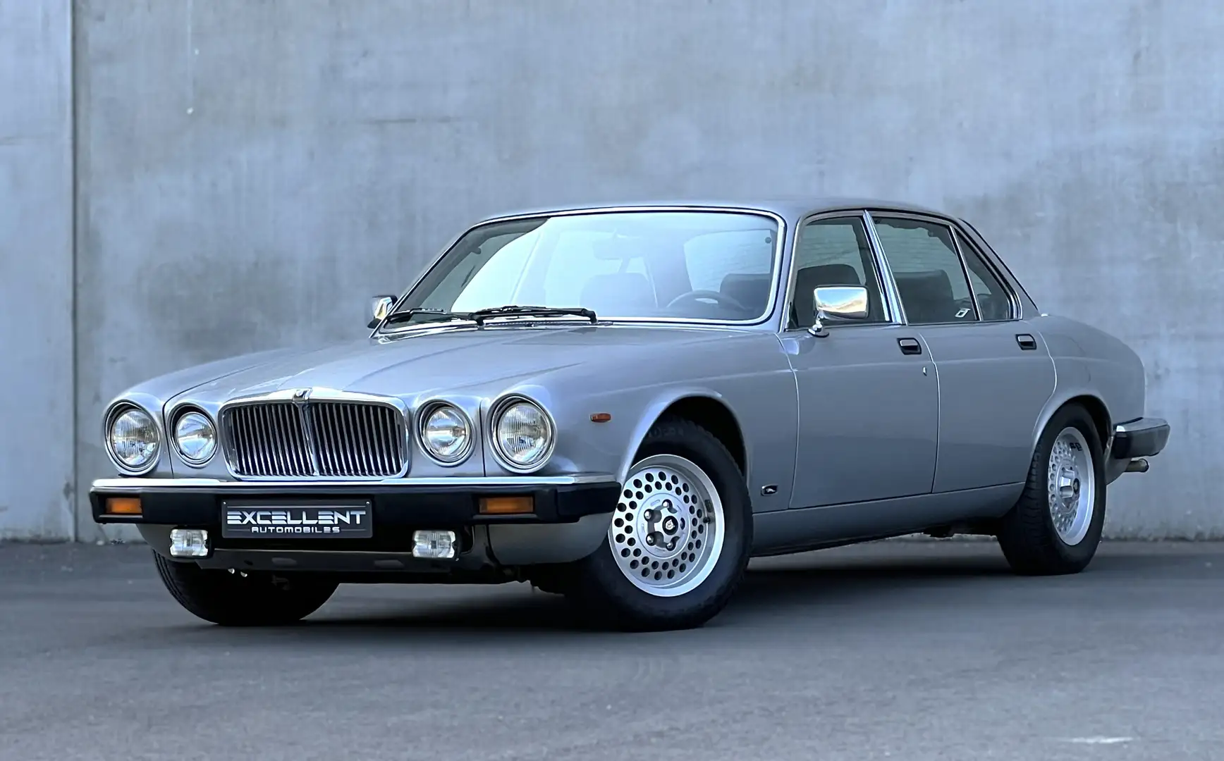 Jaguar XJ6 4.2 sovereign/PHASE 3/AIRCO/BOITE AUTO/CUIR/ Grijs - 1