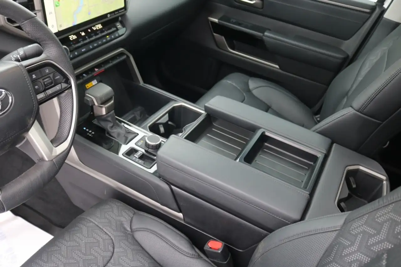 Toyota Tundra снимка Toyota Tundra