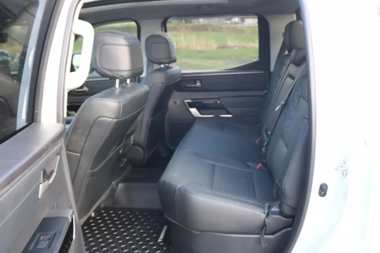 Toyota Tundra снимка Toyota Tundra