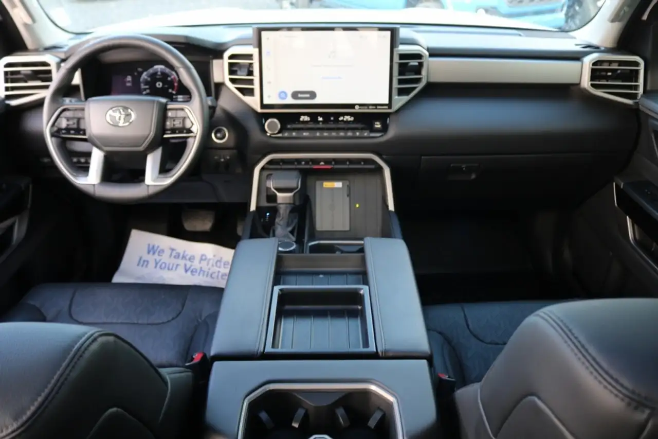 Toyota Tundra снимка Toyota Tundra