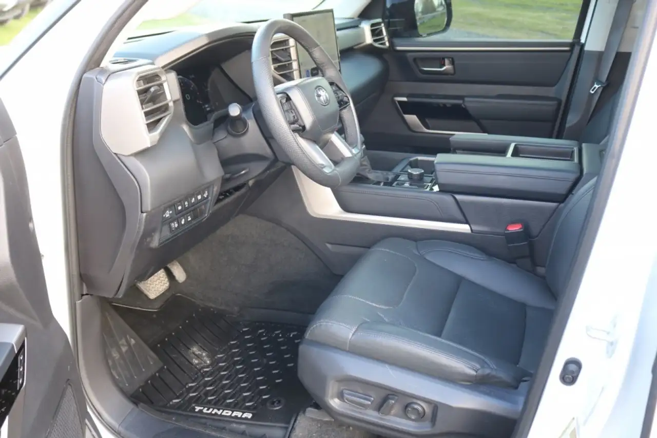 Toyota Tundra снимка Toyota Tundra
