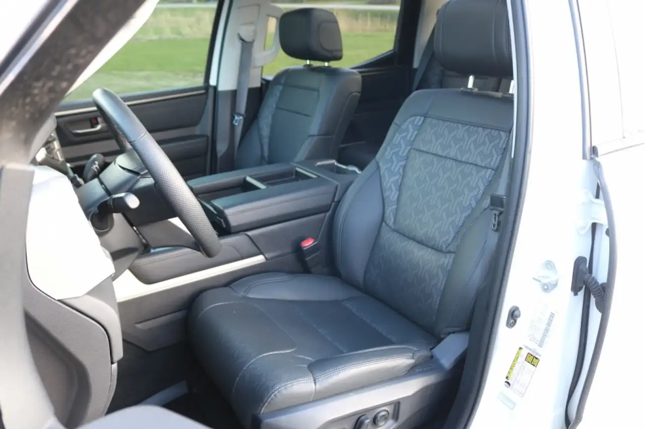 Toyota Tundra снимка Toyota Tundra
