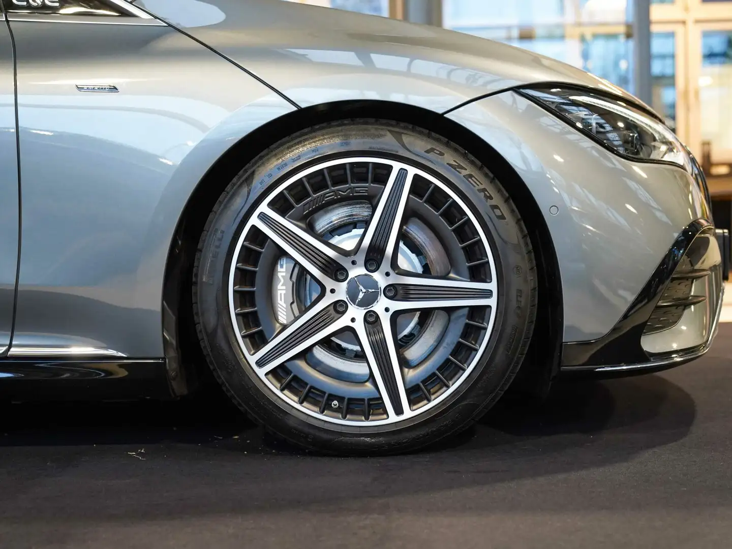 Mercedes-Benz EQE 43 EQE 43 AMG 4M Premium Burmester KEYLESS AIR DAB Grau - 2