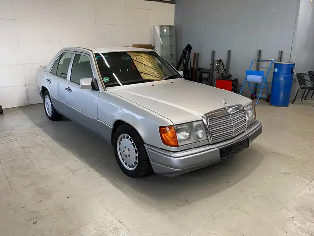 Mercedes-Benz E 280 Klima, ABS. E. Fenster, E Schiebedach, Alufelgen
