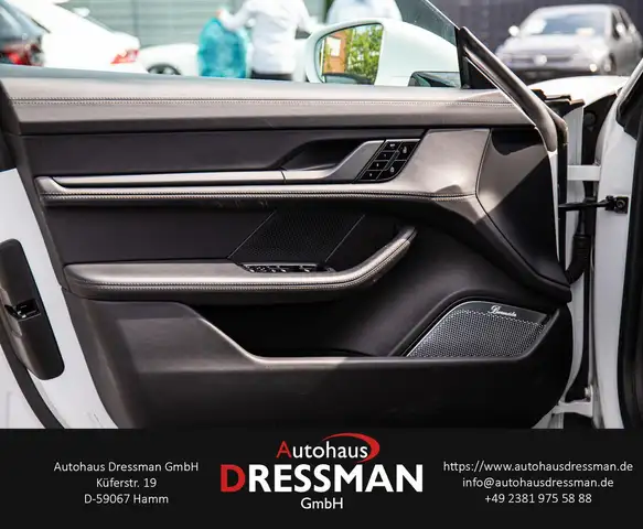 Porsche Taycan view 9