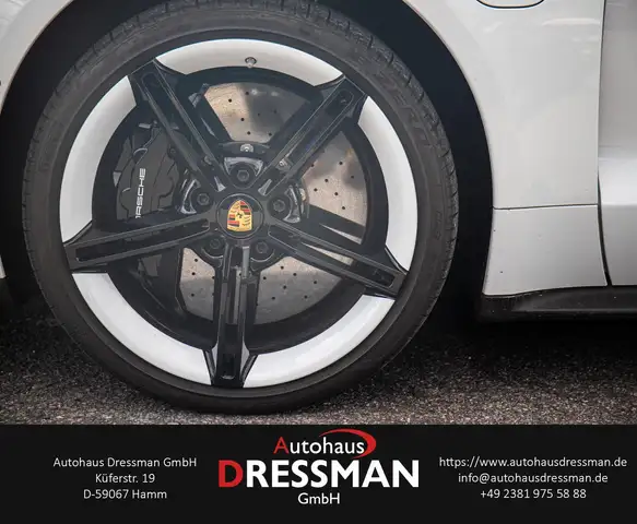 Porsche Taycan view 8
