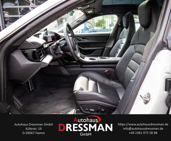 Porsche Taycan view 10