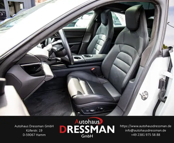 Porsche Taycan view 11