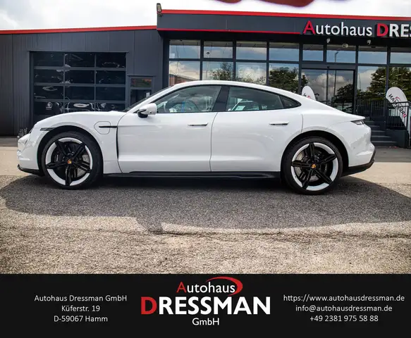 Porsche Taycan view 7