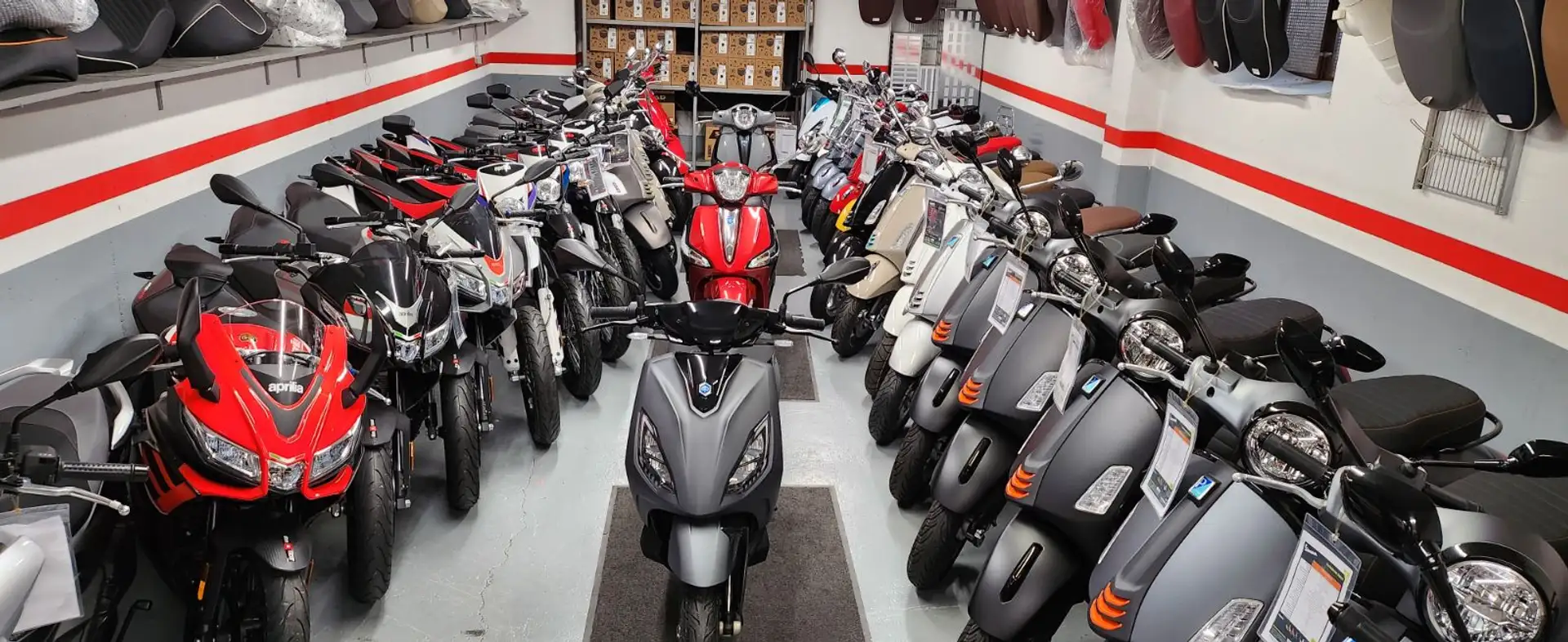 Aprilia SR GT 125 schwarz E5+Aprilia Days Negru - 2