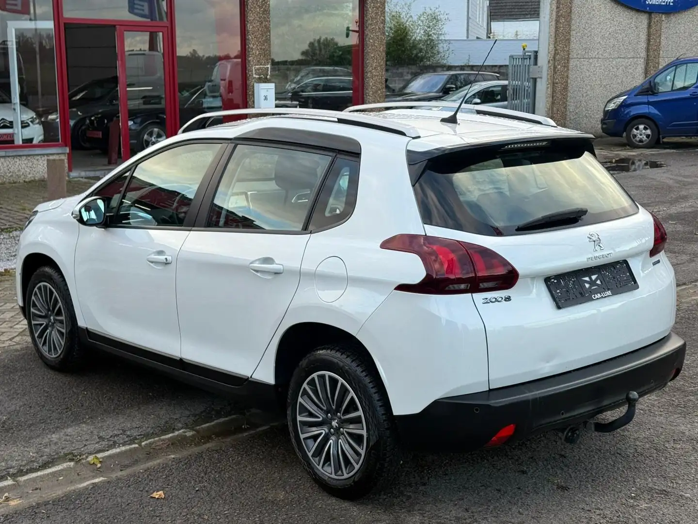 Peugeot 2008 1.2  ESSENCE BOITE AUTO FAIBLE KM Blanc - 2