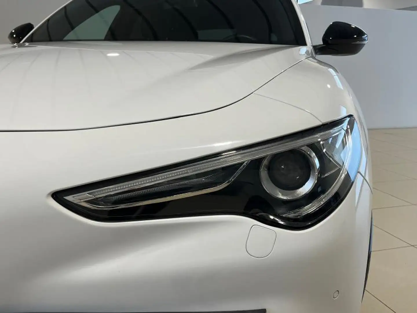 Alfa Romeo Stelvio 2.2 T.diesel 210 AT8 Q4 VeloceT Weiß - 2