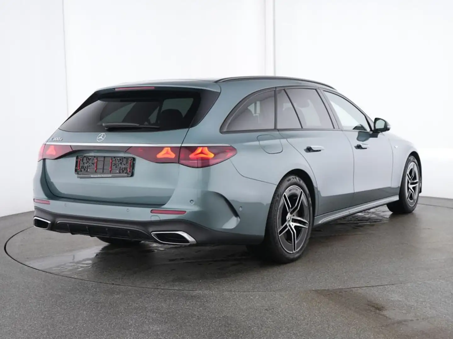 Mercedes-Benz E 300 e T Edition AMG*Burmester*AHK*Night*Winter Silber - 2