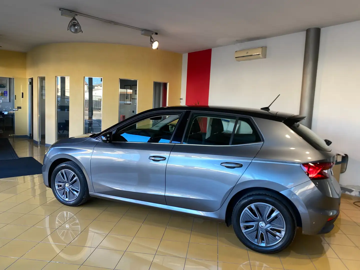 Skoda Fabia Fabia  2022 1.0 tsi  Style 95cv garazia 120.000km Grigio - 1