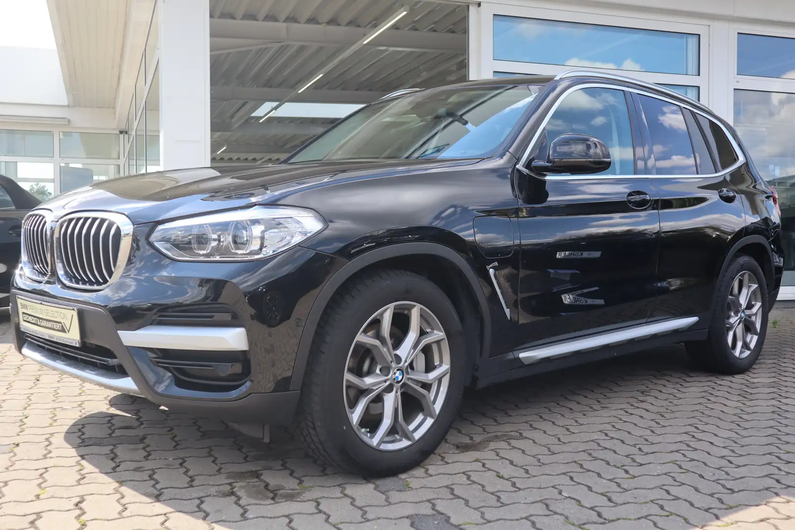 BMW X3 xDrive30e xLine Head-Up HiFi DAB LED AHK Shz Schwarz - 1