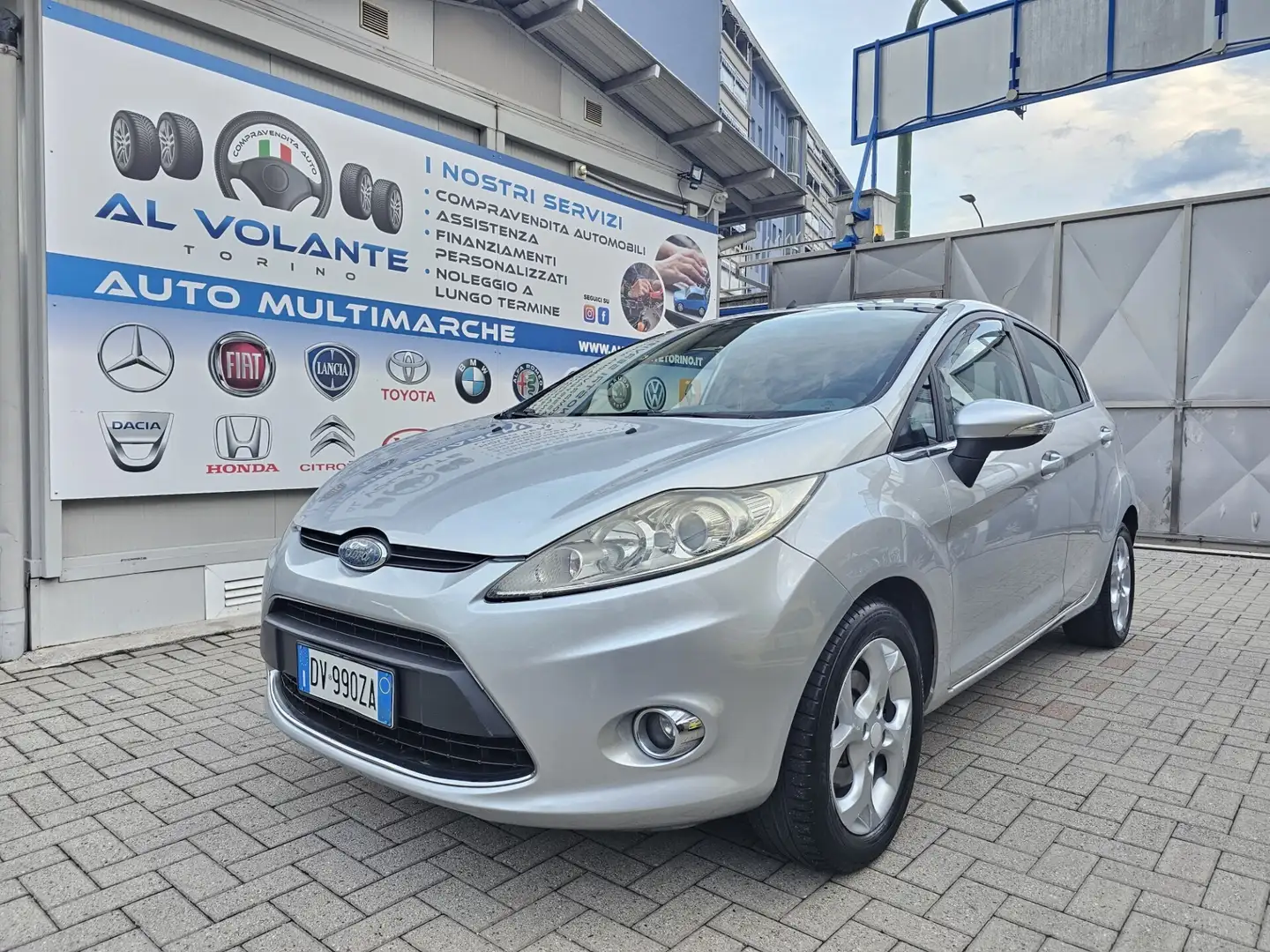 Ford Fiesta Fiesta 1.2 60CV 5p. Tit. Plateado - 1