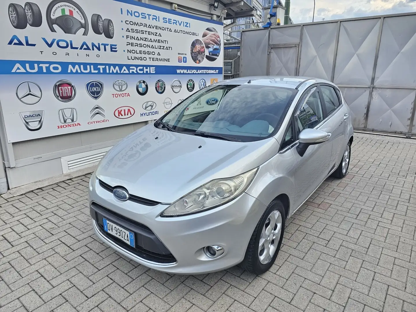 Ford Fiesta Fiesta 1.2 60CV 5p. Tit. Plateado - 2