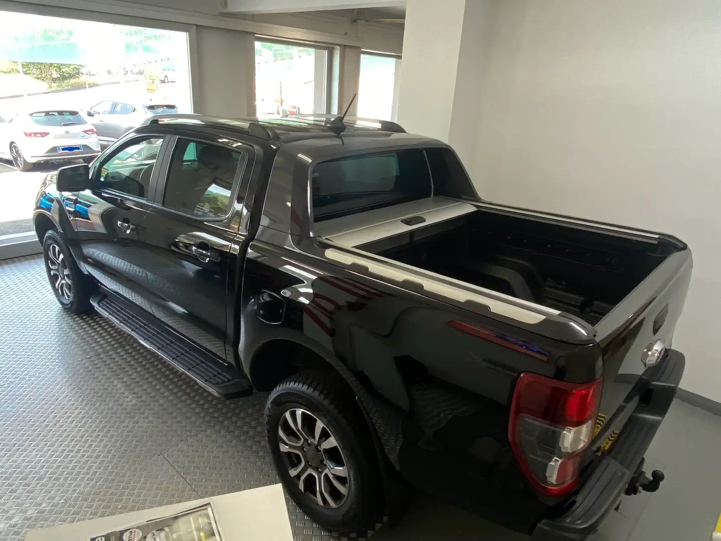 Ford Ranger 2.0 tdci double cab Wildtrak 213cv Automatico Nero - 2