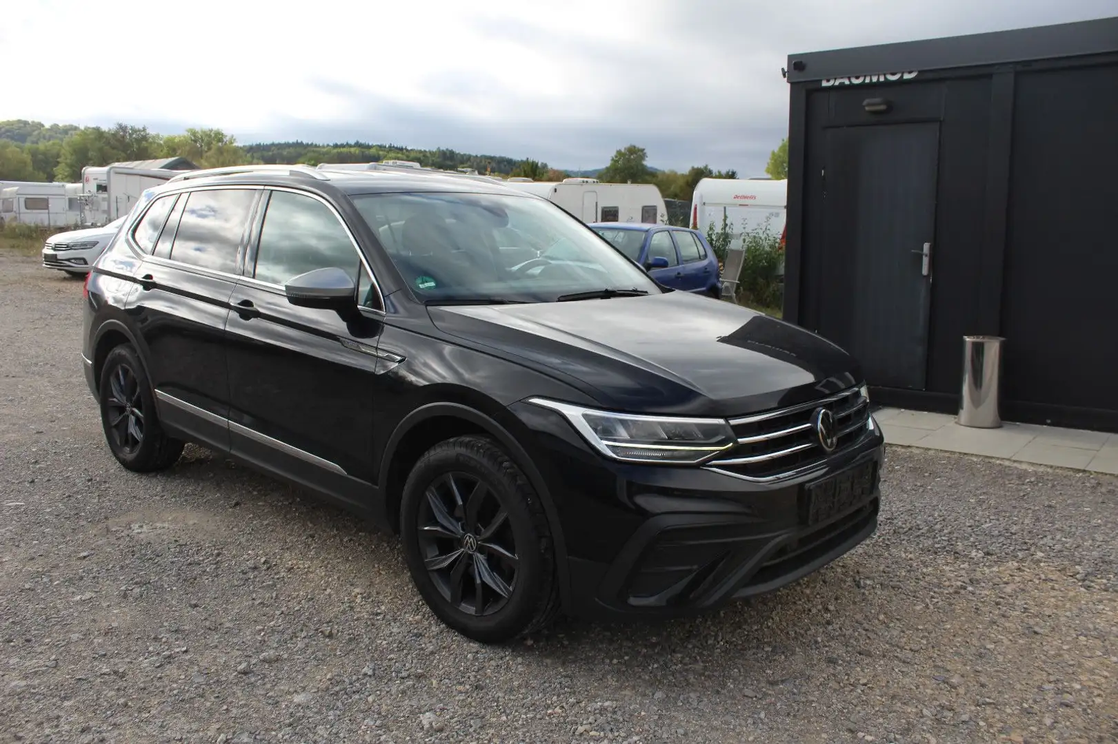 Volkswagen Tiguan Allspace Life*NAVI*LED*DIGITAL*18*8 FACH* Schwarz - 1