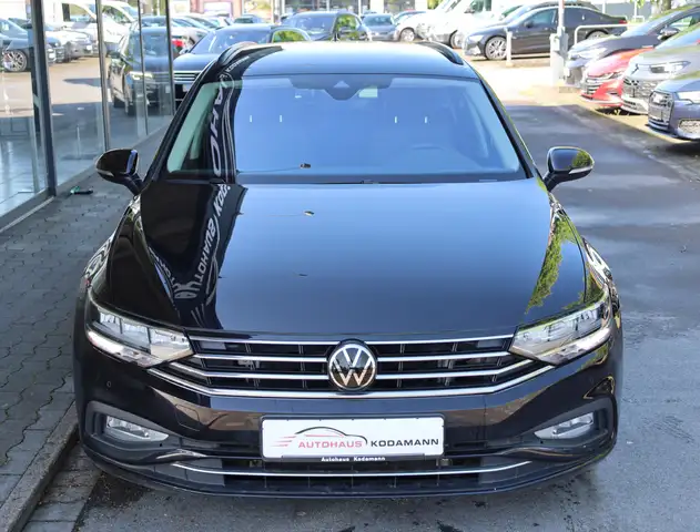 Volkswagen Passat view 3