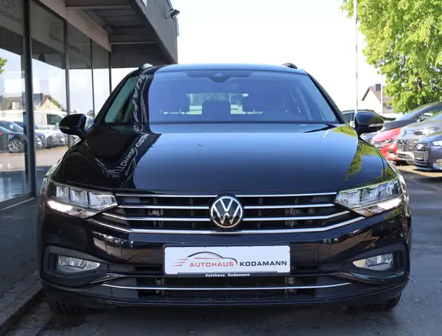 Volkswagen Passat view 4