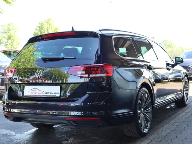 Volkswagen Passat view 11