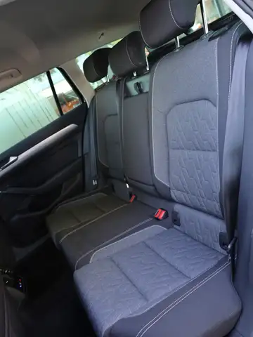 Volkswagen Passat view 15