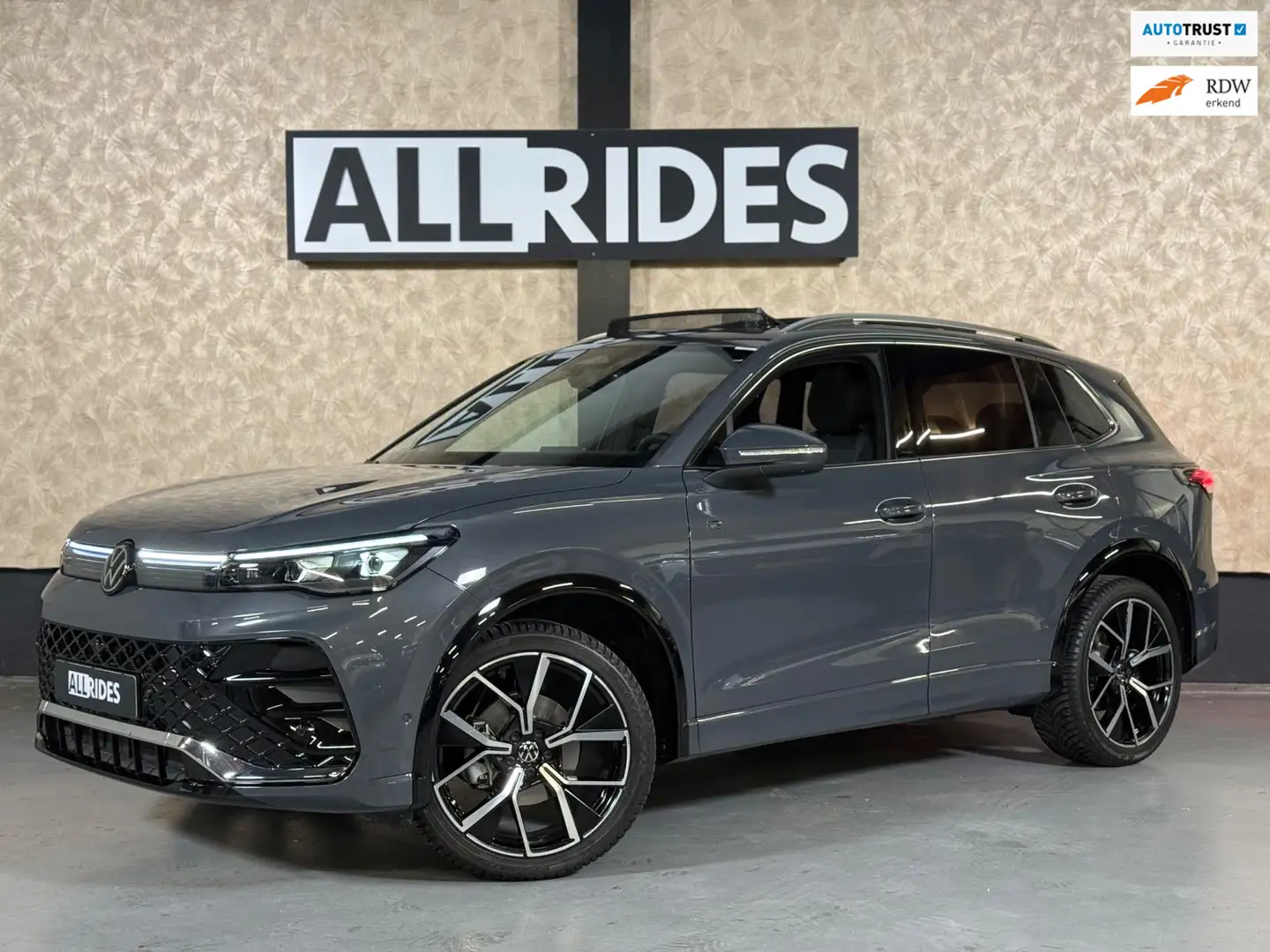 Volkswagen Tiguan 1.5 eHybrid R-Line Edition | pano | stoel-verkoeli Grau - 1