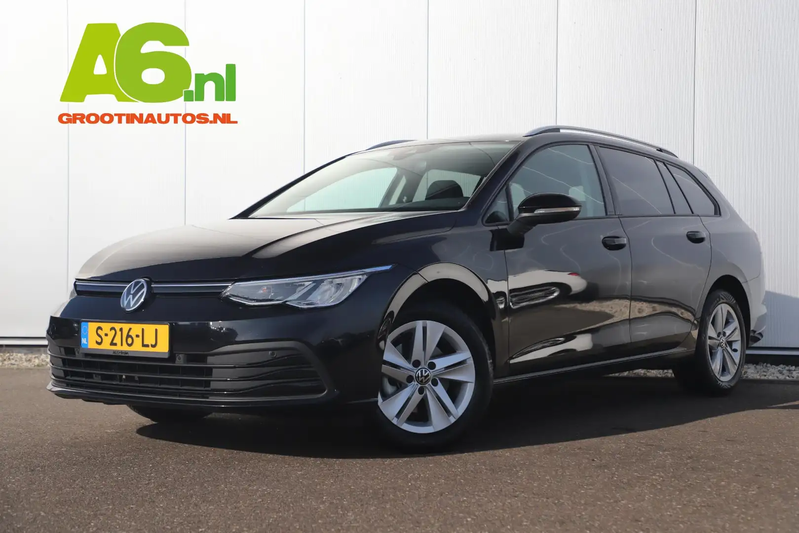 Volkswagen Golf Variant 1.0 eTSI Life Automaat Virtual Cockpit Navigatie D Zwart - 1