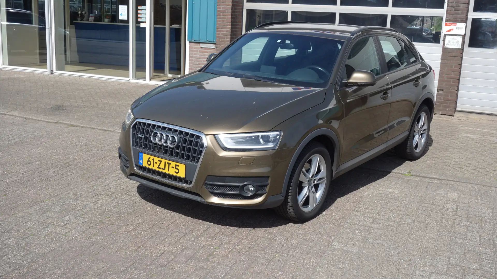 Audi Q3 2.0 TFSI quattro Pro Line Коричневий - 2
