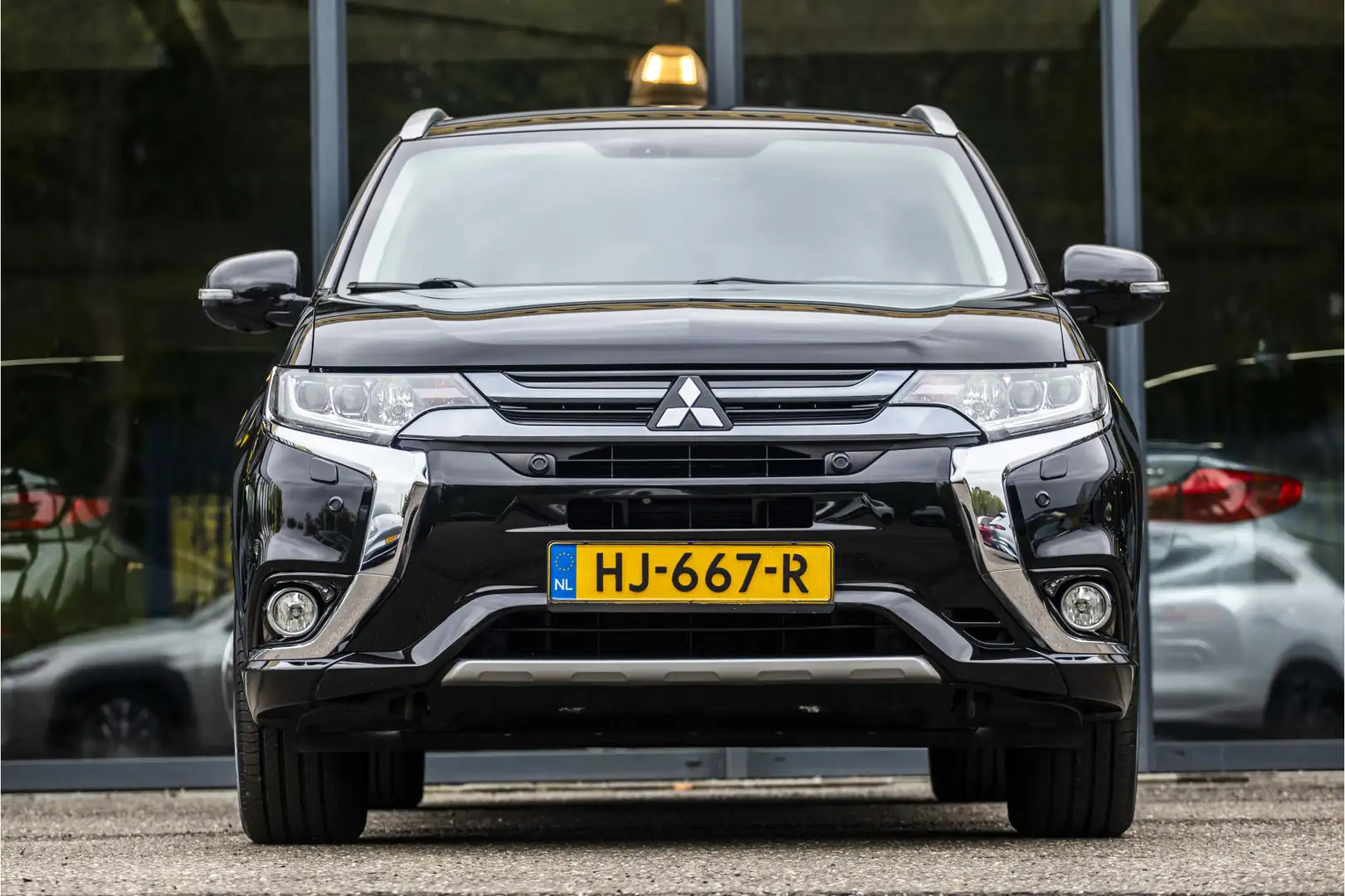 Mitsubishi Outlander 2.0 PHEV instyle Zwart - 2