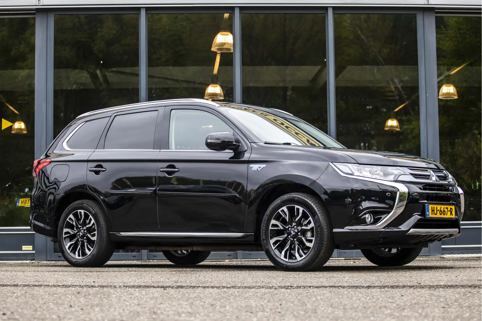 Mitsubishi Outlander 2.0 PHEV instyle Zwart - 1