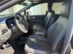 Chrysler Grand Caravan 2027 — фото 10