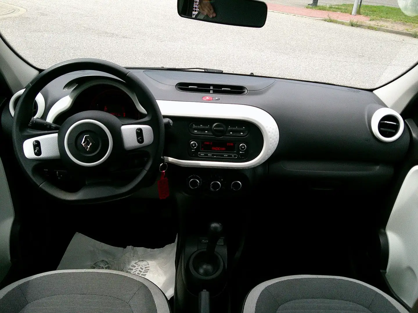 Renault Twingo Limited  Automatik EDC Zwart - 2