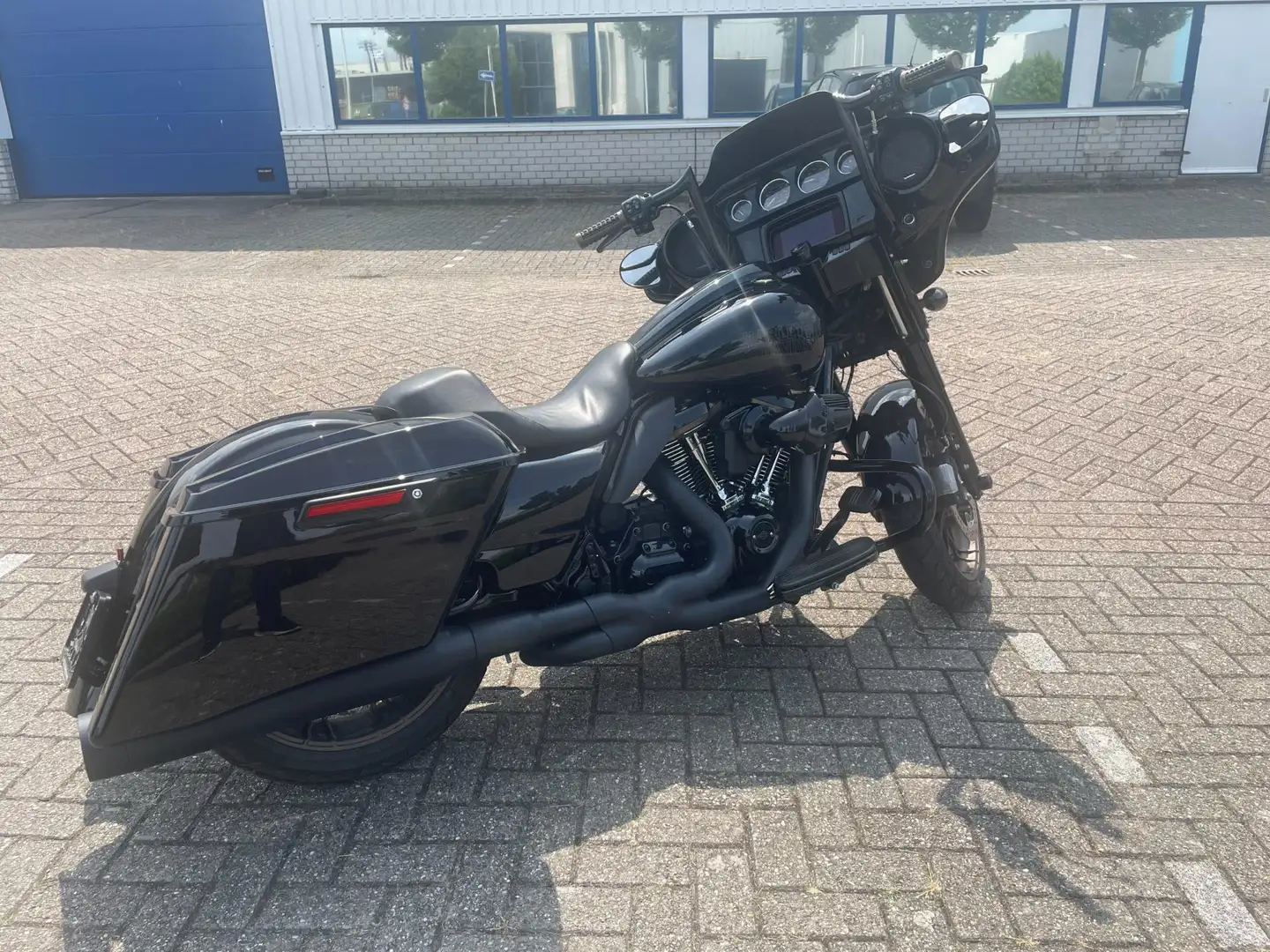 Harley-Davidson Tour Glide 117 FLHXST Street Special ST Negru - 2