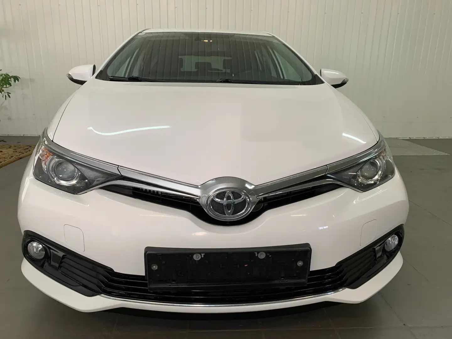 Toyota Auris Auris 1,6 D-4D Lounge Weiß - 2