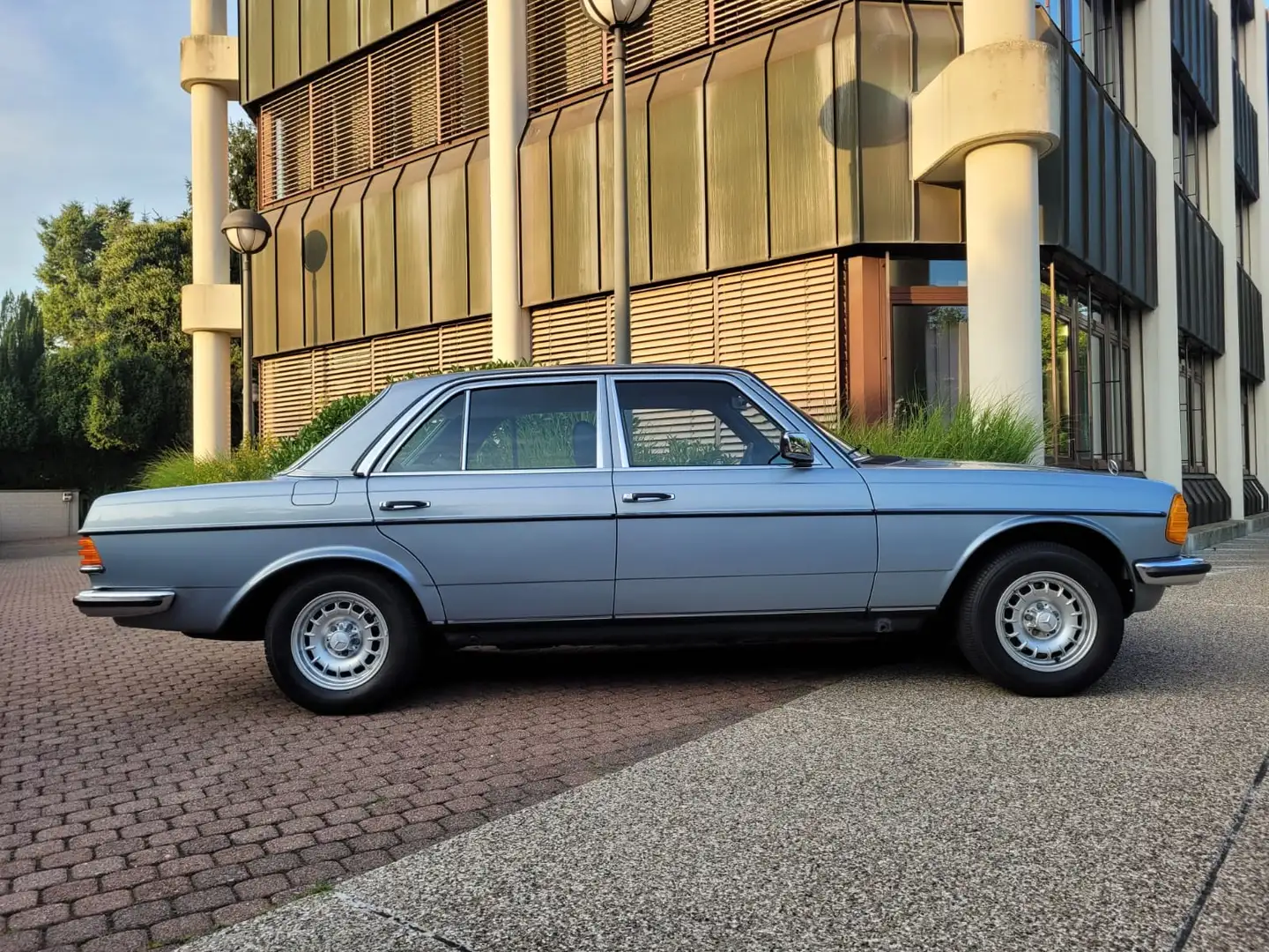 Mercedes-Benz 280 E W123 Nur 78 Tkm-1 Hand-Schiebedach-ABS-H-Zulassu Silber - 1