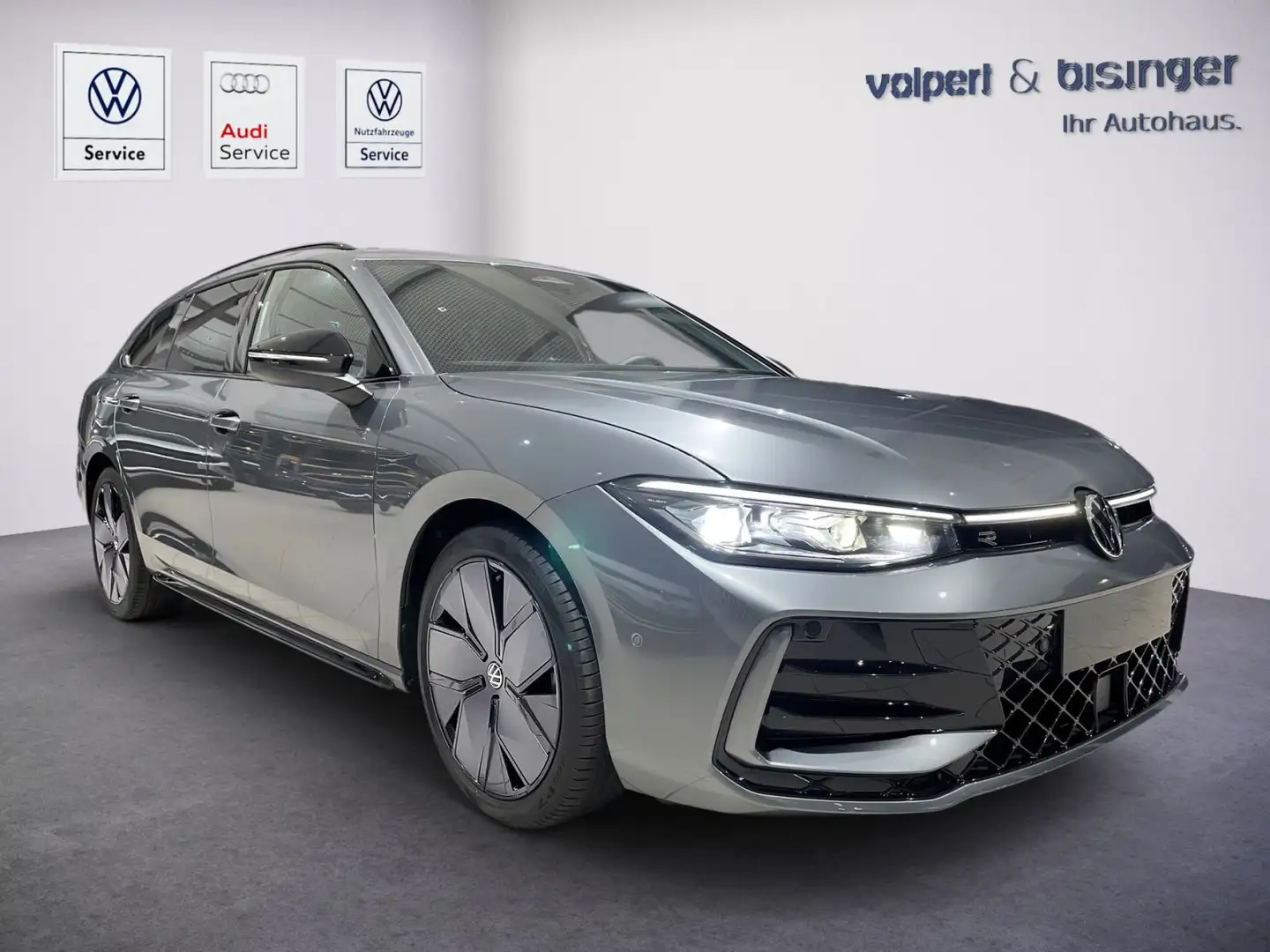 Volkswagen Passat R-Line 1,5 l eTSI DSG*Panorama*AHK* Grigio - 2
