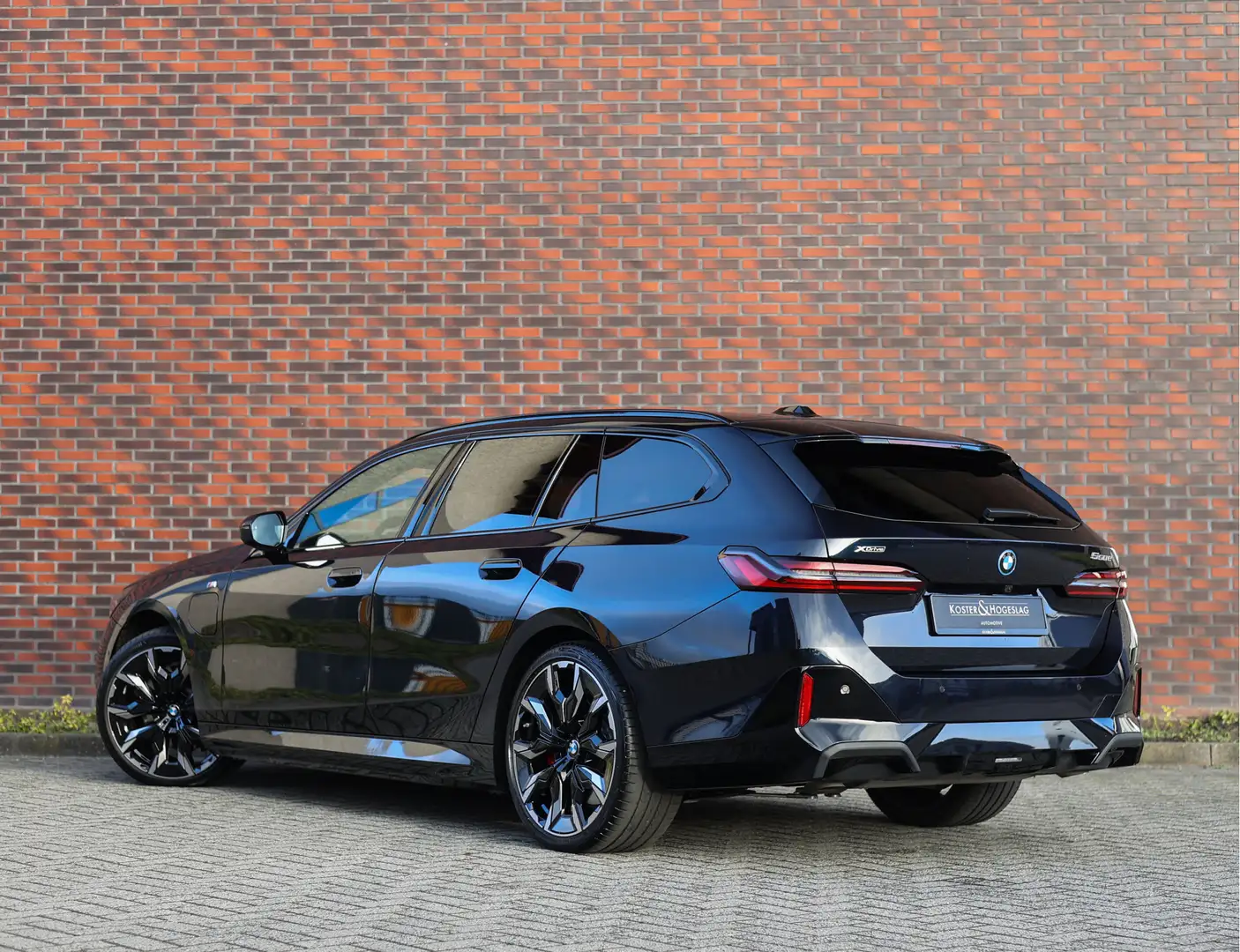 BMW 550 5-serie Touring 550e xDrive | M Sport Pro - Pano - Schwarz - 2