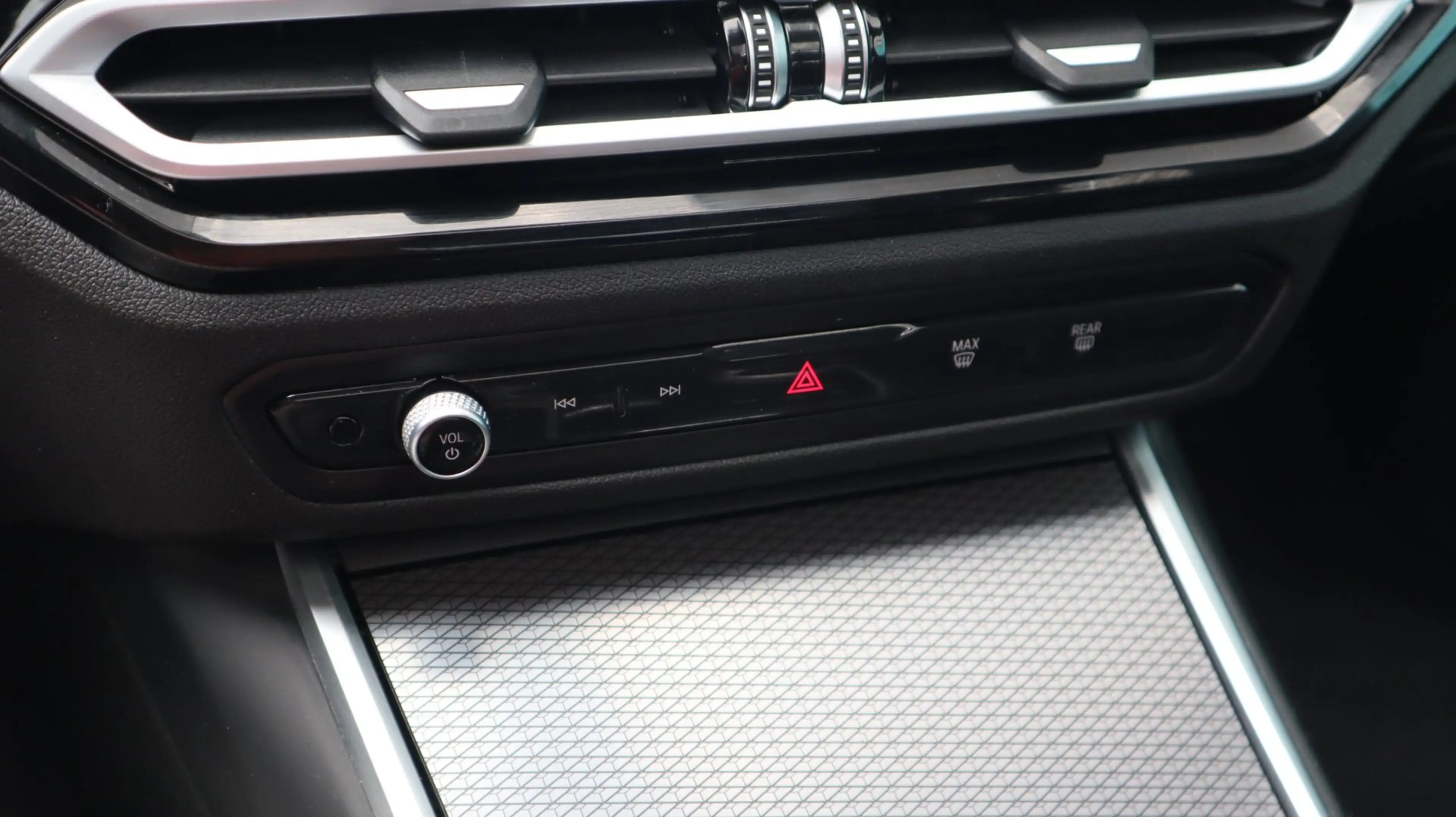 BMW 330 3-serie 330e SOH95% M-Pakket Pro Matrix Pano Trekh — photo 32